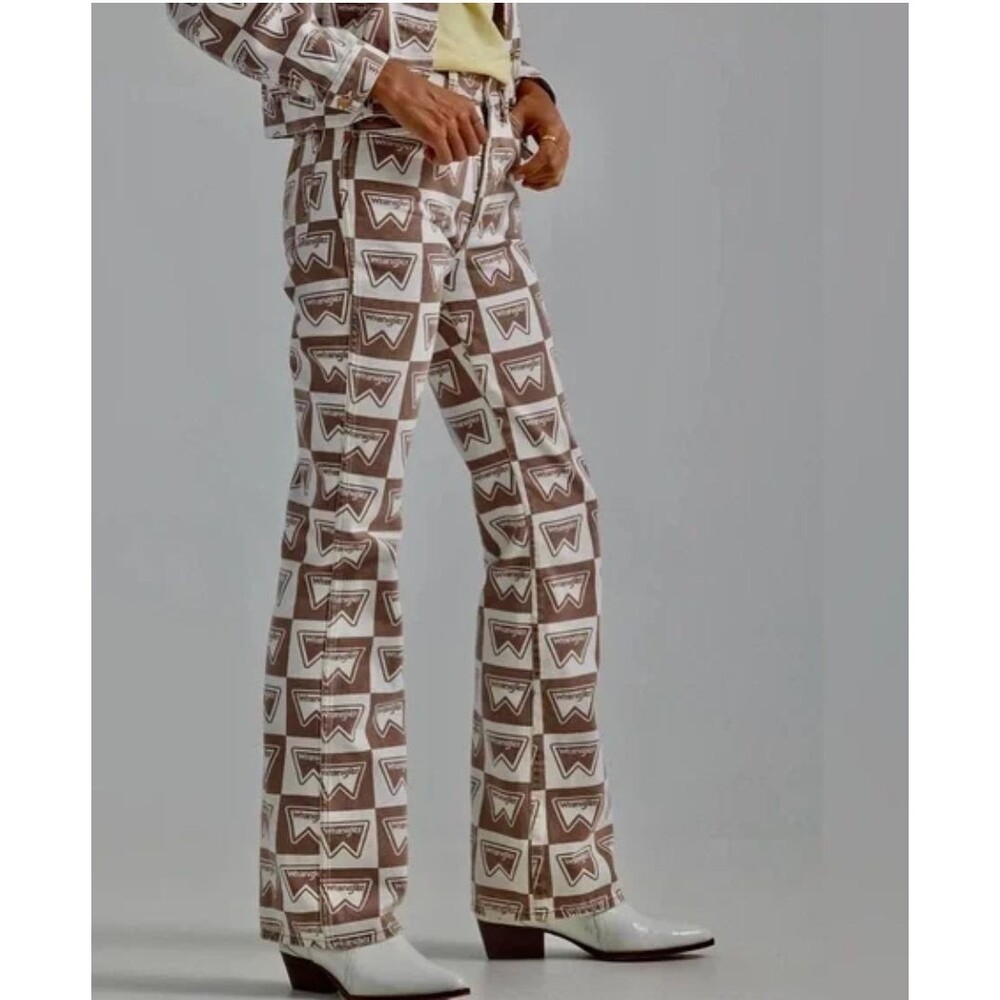 Wrangler Westward 626 Dusty Frappuchino  High Rise Bootcut Monogram 30 x 30